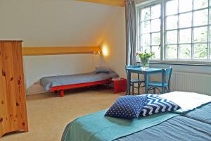 Een bed of bedden in een kamer bij Vakantiehuis Zeemeeuw