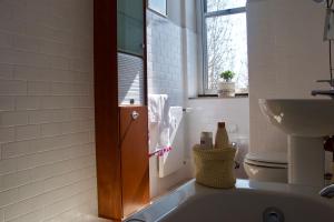 Fotografia z galérie ubytovania Bright apartment for 5 close to Isola district v Miláne
