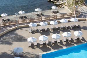 Bazén v ubytování Harmony Bay Hotel nebo v jeho okolí