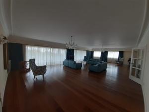 a large living room with a couch and chairs at Vila Porto in Vila Nova de Gaia