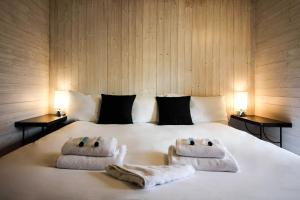 Gallery image of Waves Guest Suites in Castel