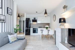 Kuchyňa alebo kuchynka v ubytovaní Elite Apartments Downtown Premium