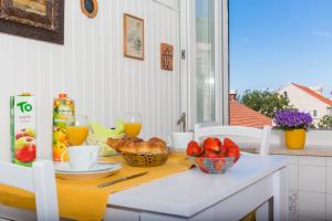 Jedlo v apartmáne alebo blízkom okolí + 20 fotografií