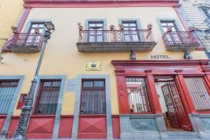 a building with two balconies and a hotel at Hotel Santa Regina in Guanajuato