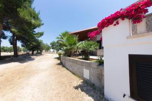 A garden outside Trullo - Cantoru by LoveSud