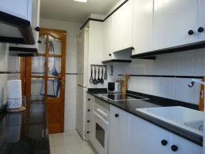 Kuchyň nebo kuchyňský kout v ubytování Apartamento En Daimus Con Vistas Al Mar