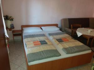 Postel nebo postele na pokoji v ubytování Apartmani Nina
