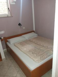 Postel nebo postele na pokoji v ubytování Apartmani Nina