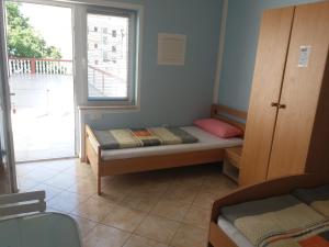 Postel nebo postele na pokoji v ubytování Apartmani Nina