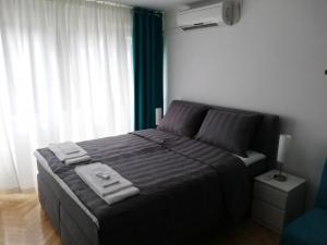 Giường trong phòng chung tại Apartments Ali