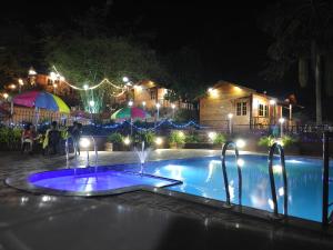 Bazén v ubytování Cozywoods Hill Resort nebo v jeho okolí