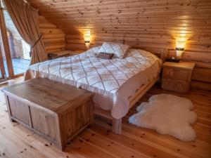 Posteľ alebo postele v izbe v ubytovaní Privatus rąstinis namas su pirtimi