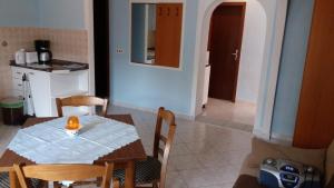 Kuchyň nebo kuchyňský kout v ubytování Apartmani Nina
