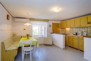 Kuchyň nebo kuchyňský kout v ubytování Apartment Carmen