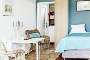 a bedroom with a bed and a table and chairs at Appartement am See in Lamperstätten