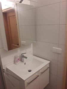 Kúpeľňa v ubytovaní idyllischer Landhof Nähe Millstättersee Ferienwohnung mit Balkon