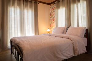 A bed or beds in a room at Guesthouse Monopati - Ξενώνας Μονοπάτι
