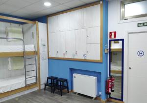 Łóżko lub łóżka w pokoju w obiekcie Albergue Corredoiras