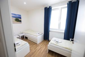 Postel nebo postele na pokoji v ubytování Apartments Kopečná with parking