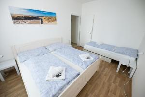 Postel nebo postele na pokoji v ubytování Apartments Kopečná with parking