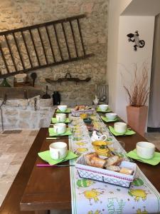 Hommikusöögi valikud saadaval majutusasutuse Le Mas du Pigeonnier külastajatele