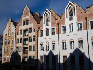 an old building with a lot of windows at Apartament Stare Miasto 1 in Elblag