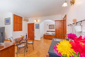 Μια τηλεόραση ή/και κέντρο ψυχαγωγίας στο Apartments Cathedral