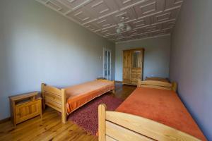 Łóżko lub łóżka w pokoju w obiekcie RETRO HOUSE