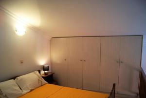 Postel nebo postele na pokoji v ubytování Pitini Nikos house