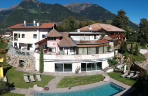 Zdjęcie z galerii obiektu Villa Residence Franziskus w mieście Tirolo