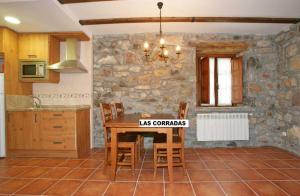 Una cocina o zona de cocina en Casas Rurales Las Corradas