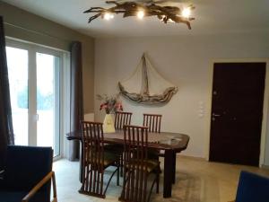Posedenie v ubytovaní Quiet luxury apartment near city center and port