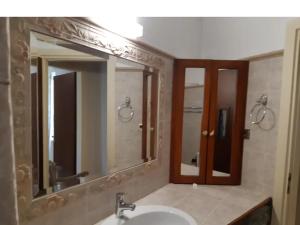 Kúpeľňa v ubytovaní Quiet luxury apartment near city center and port