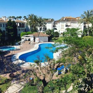 Basen w obiekcie Marbella - Estepona beach frontline apartment lub w pobliżu