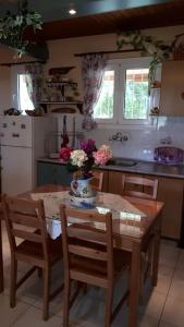 Kuchyň nebo kuchyňský kout v ubytování Platanos House