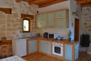 Кухня или мини-кухня в Villa Artemis
 +11 фотографий