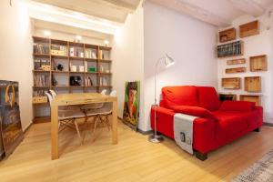 a living room with a red couch and a table at Tarragona Circus in Tarragona