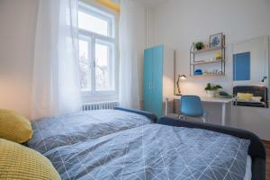 A bed or beds in a room at Apartment Na Kozacce 6