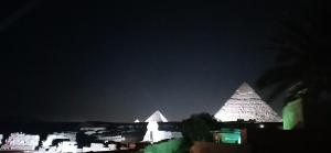 Foto dalla galleria di Pyramids Overlook Inn a Il Cairo