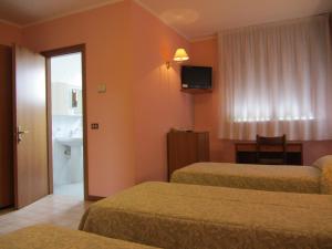 Tempat tidur dalam kamar di Hotel Ristorante Al Bassanello