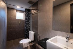 Koupelna v ubytování Hotel Waterfall + 37 fotografií