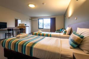 a hotel room with two beds and a kitchen at Kingston Hotel in Kingston