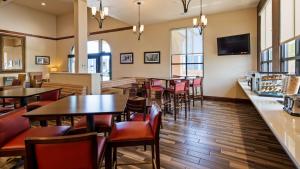 Restoran ili drugo mesto za obedovanje u objektu Best Western Plus Executive Suites Albuquerque