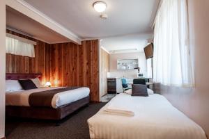 Postel nebo postele na pokoji v ubytování Silver Hills Motel