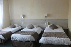 Postel nebo postele na pokoji v ubytování Hotel De La Mer
