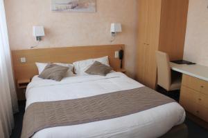 Postel nebo postele na pokoji v ubytování Hotel De La Mer