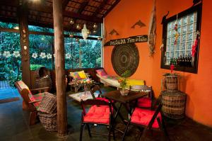 a room with a table and chairs in a room at Pousada e Restaurante Fim da Trilha in Ilha do Mel