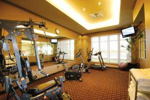 Fitness centrum a/nebo fitness zařízení v ubytování Imperia Hotel & Suites Saint-Eustache