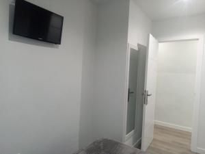 Televízia a/alebo spoločenská miestnosť v ubytovaní VIVE CENTRO ASTORGA