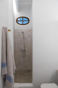 A bathroom at roques